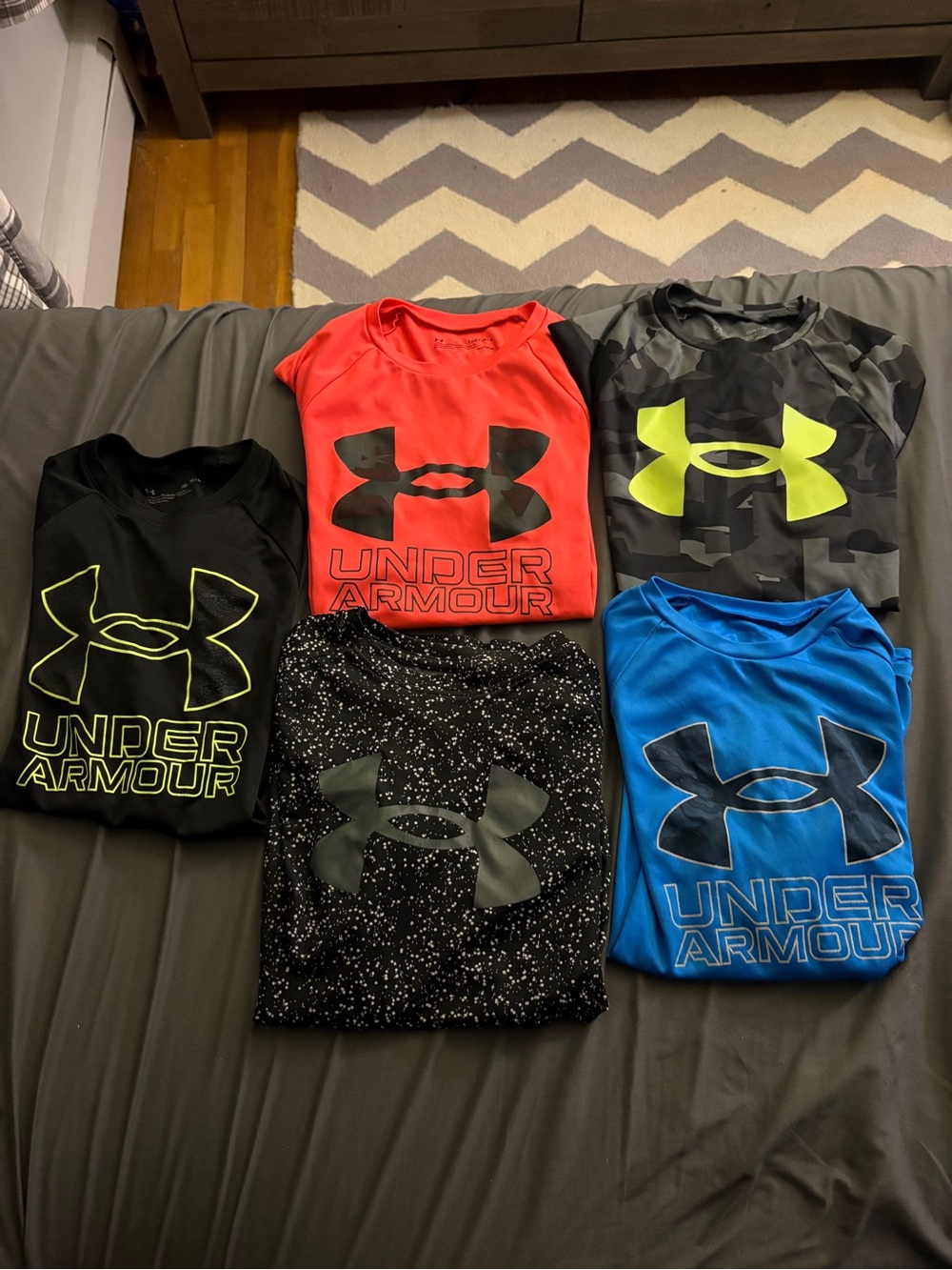 Under Armour Kids Short Sleeve Tees (Bundle of 5 Medium)